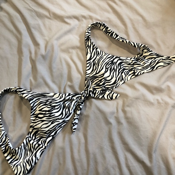 HOLLISTER // Zebra Print Scoop Bikini Top + SHEIN // Leopard Print 2pc Bikini - Picture 3 of 8